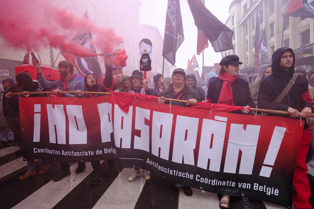 Una manifestazione antifascista a Bruxelles, nel 2024 (Getty Images/Thierry Monasse)