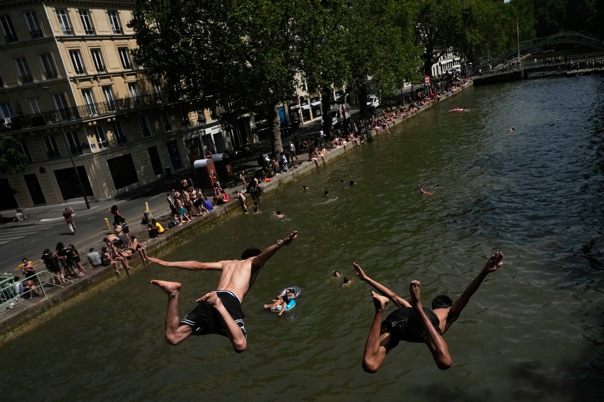 in francia si parla molto di un 14enne con una pistola ad acqua da Ilpost.it in francia si parla molto di un 14enne con una pistola ad acqua