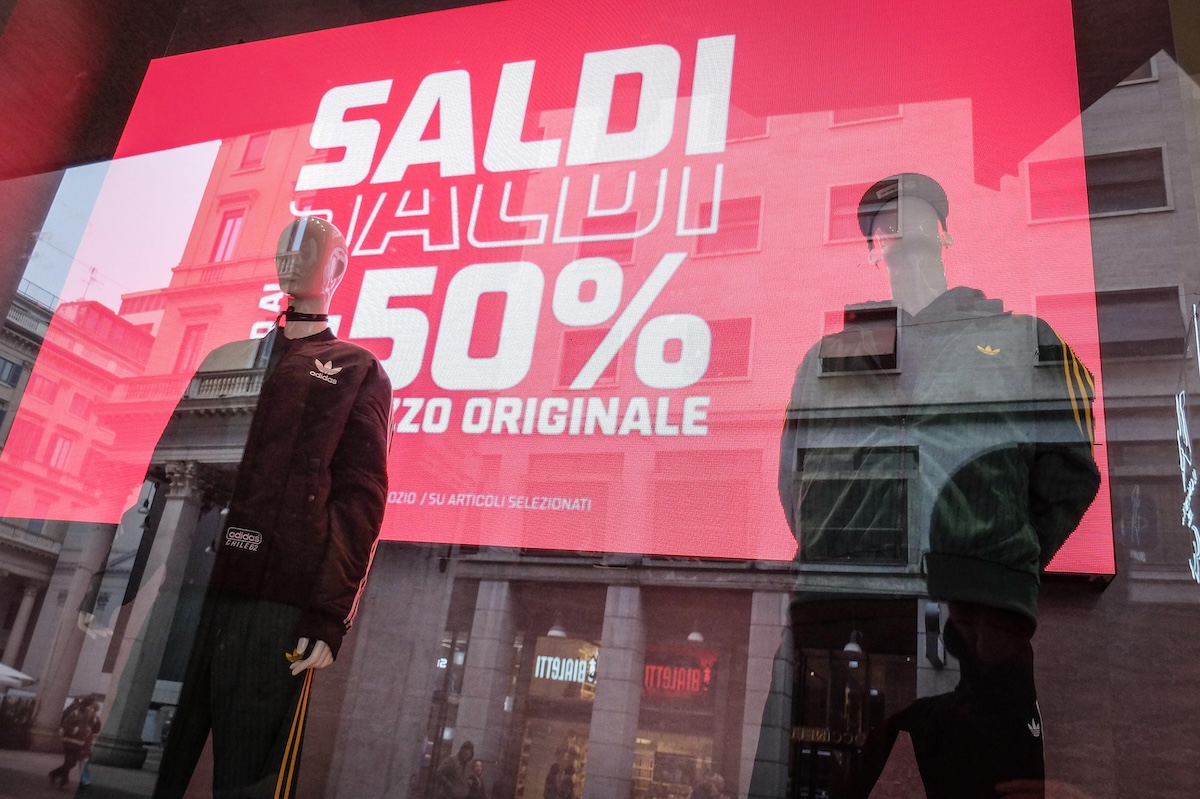 Oggi iniziano i saldi estivi in quasi tutte le regioni italiane
