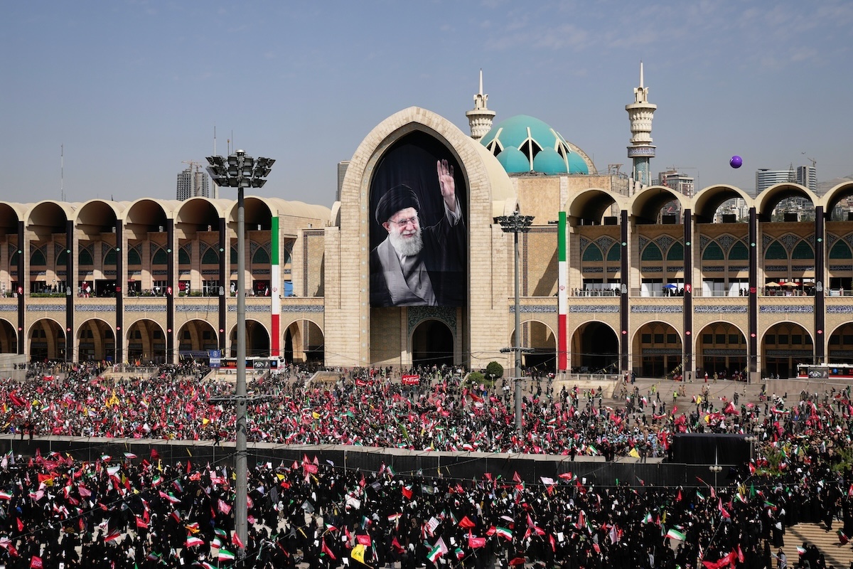 È iniziato il funerale di Ali Khamenei
