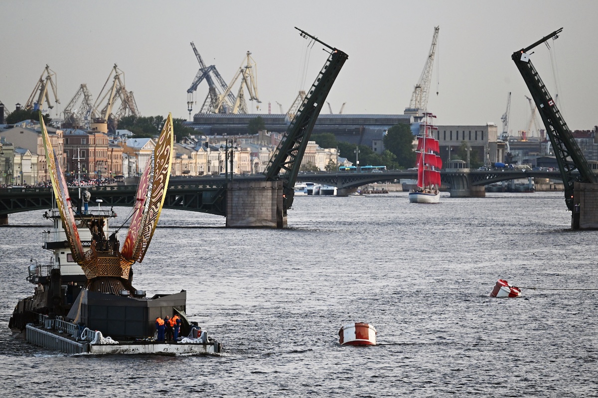 L’Ucraina ha colpito con i droni un importante terminal petrolifero a San Pietroburgo