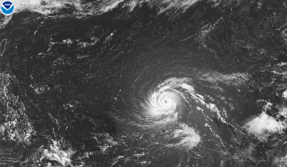 Il potente tifone Bavi sta raggiungendo l’isola di Guam, nell’Oceano Pacifico
