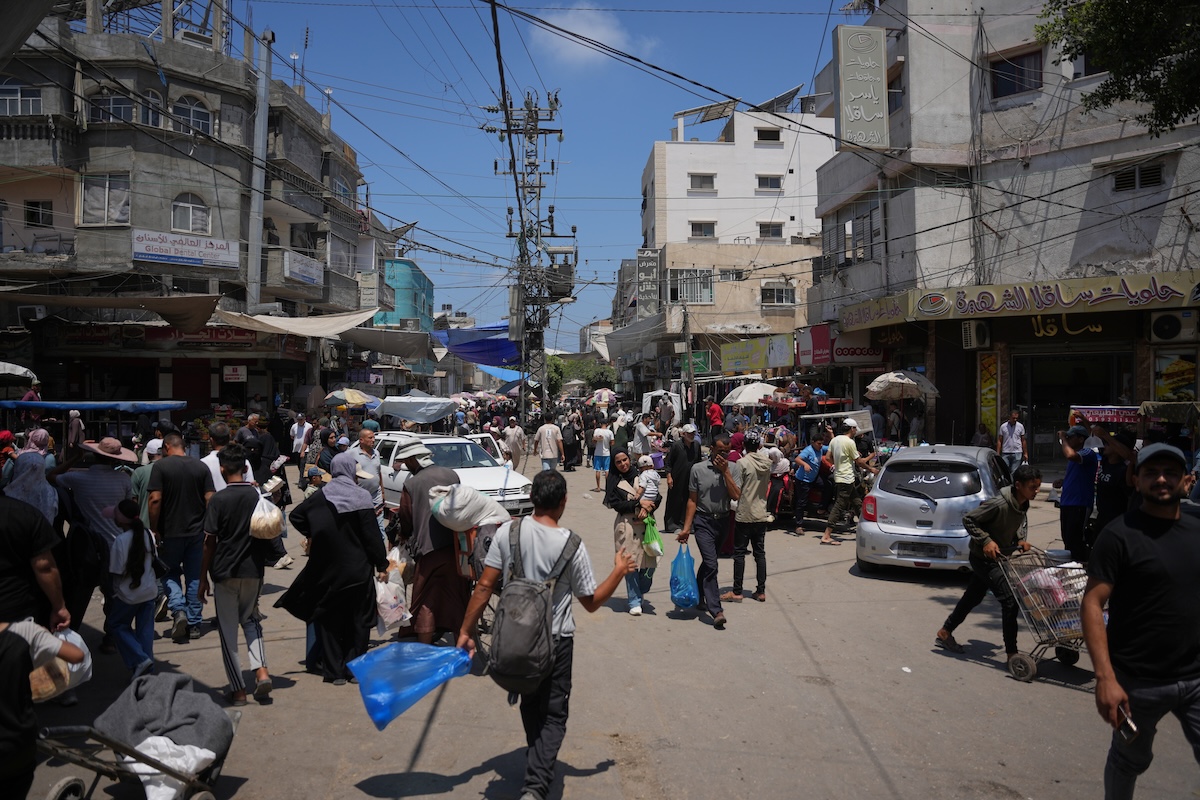 Hamas ha detto di aver sciolto l’amministrazione della Striscia di Gaza per permettere l’insediamento di un governo tecnico