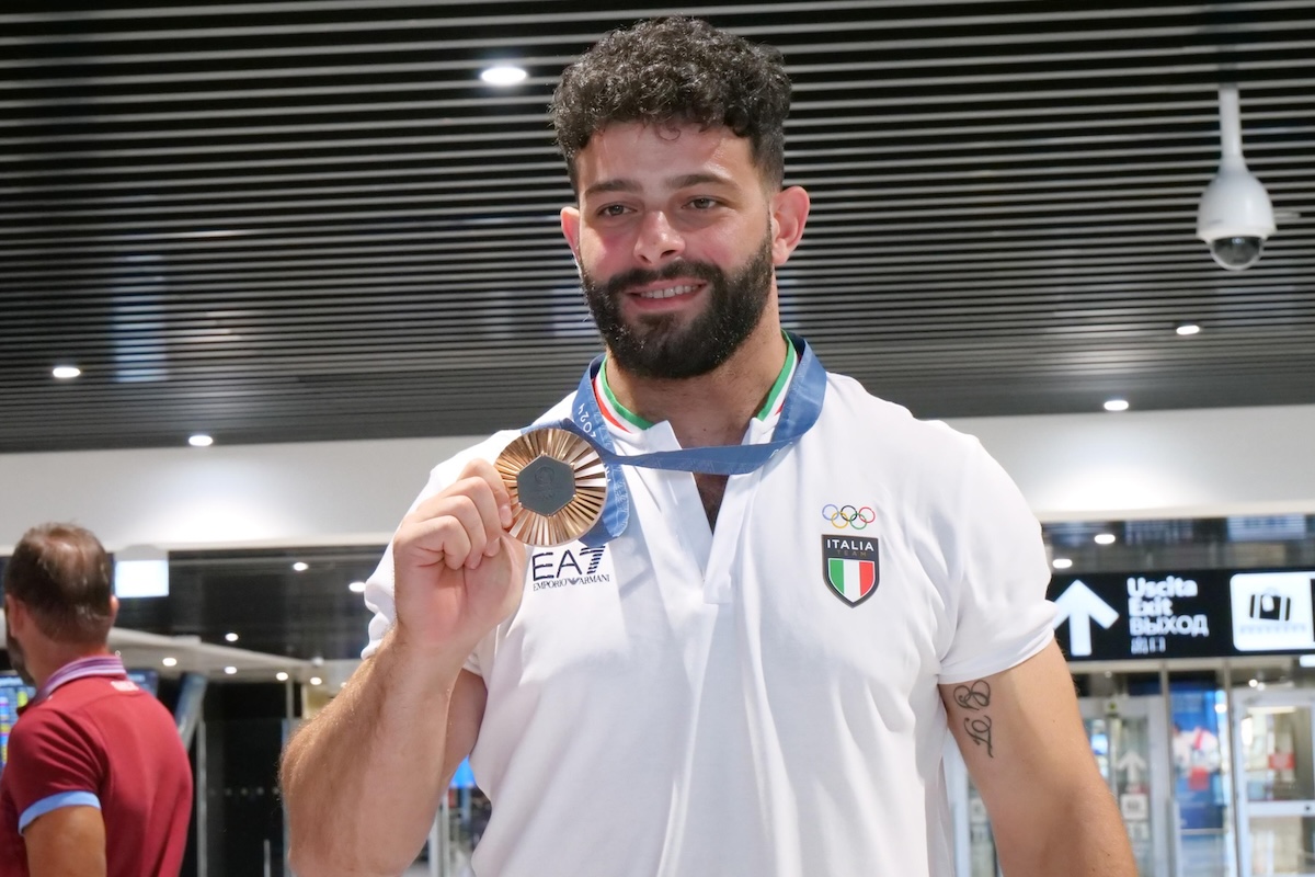 il pesista olimpico antonino pizzolato 232 stato condannato a 5 anni e 4 mesi di carcere per violenza sessuale di gruppo da Ilpost.it il pesista olimpico antonino pizzolato 232 stato condannato a 5 anni e 4 mesi di carcere per violenza sessuale di gruppo