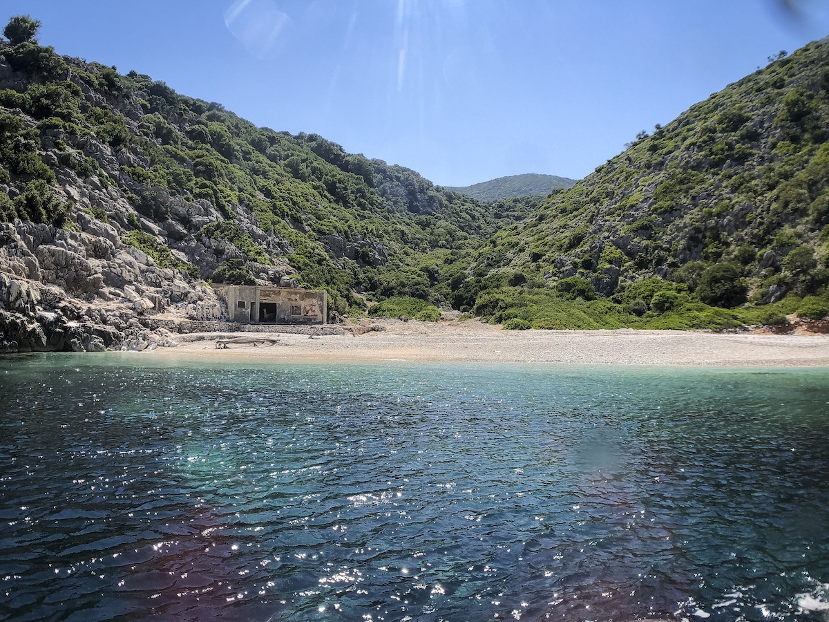 Una spiaggia a Itaca, in Grecia
