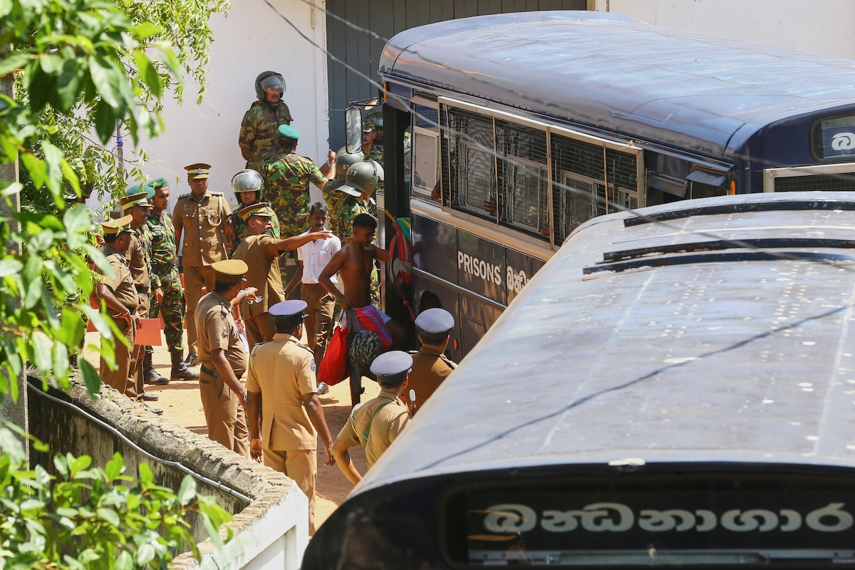 Più di 20 persone sono state uccise in una grande rivolta in un carcere in Sri Lanka