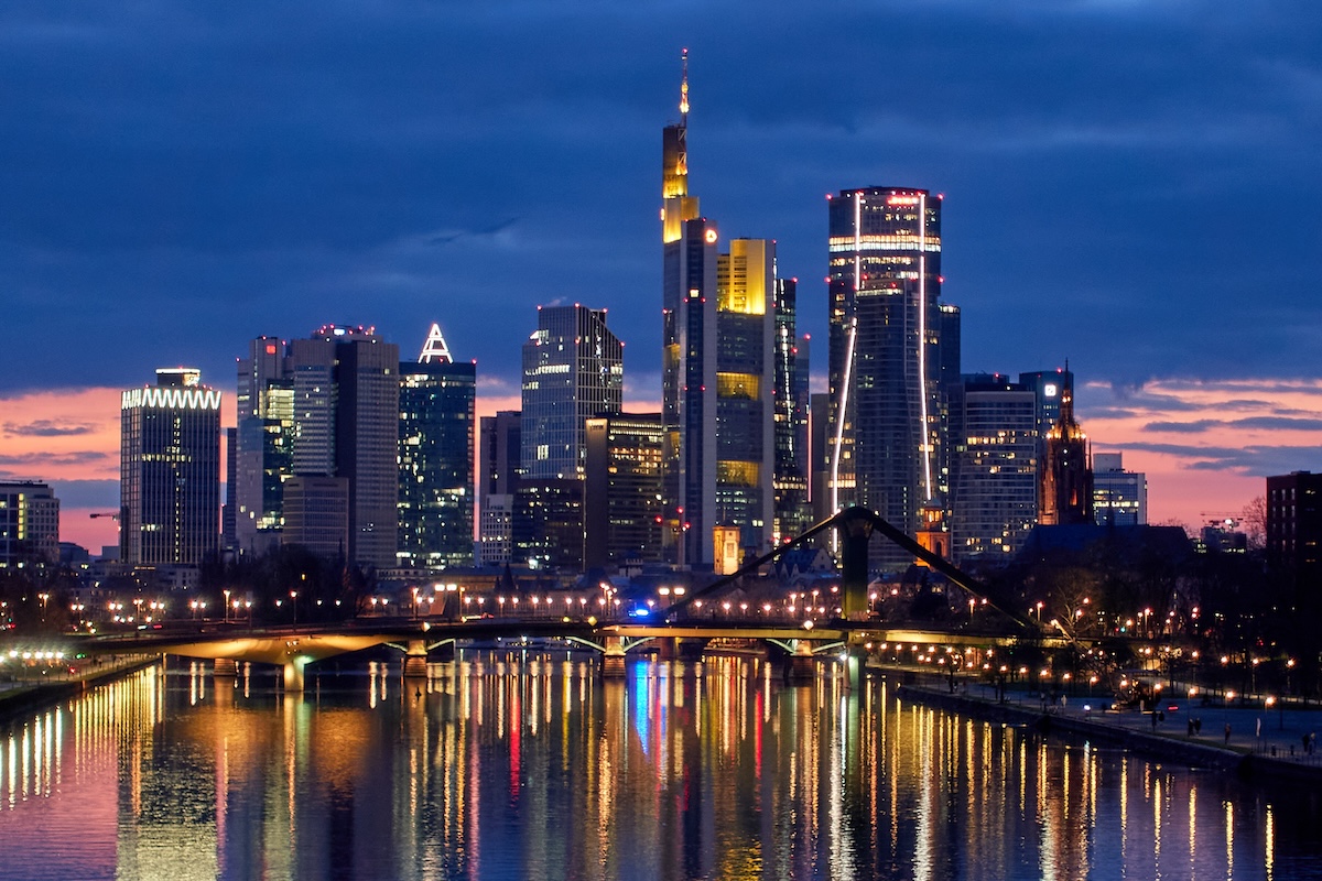 L’offerta pubblica di UniCredit per comprare Commerzbank ha avuto successo: avrà quasi il 50 per cento delle azioni