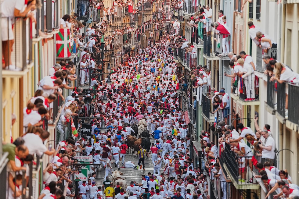 Un momento della corsa dei tori per la festa di San Firmino (AP Photo/Miguel Oses)