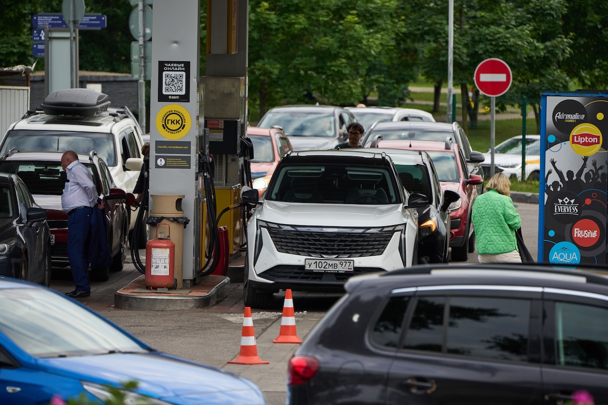 La Russia ha vietato le esportazioni di gasolio, che scarseggia a causa degli attacchi ucraini contro le raffinerie