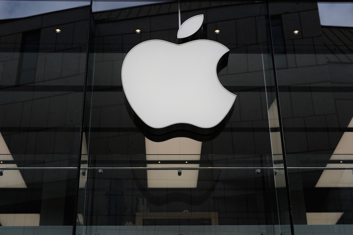 Apple ha fatto causa a OpenAI e a due propri ex dipendenti, accusandoli di averle rubato informazioni riservate