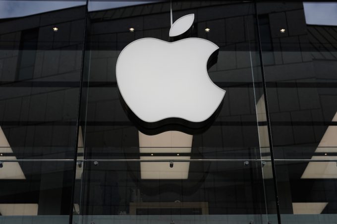 Apple ha fatto causa a OpenAI e a due propri ex dipendenti, accusandoli di averle rubato informazioni riservate