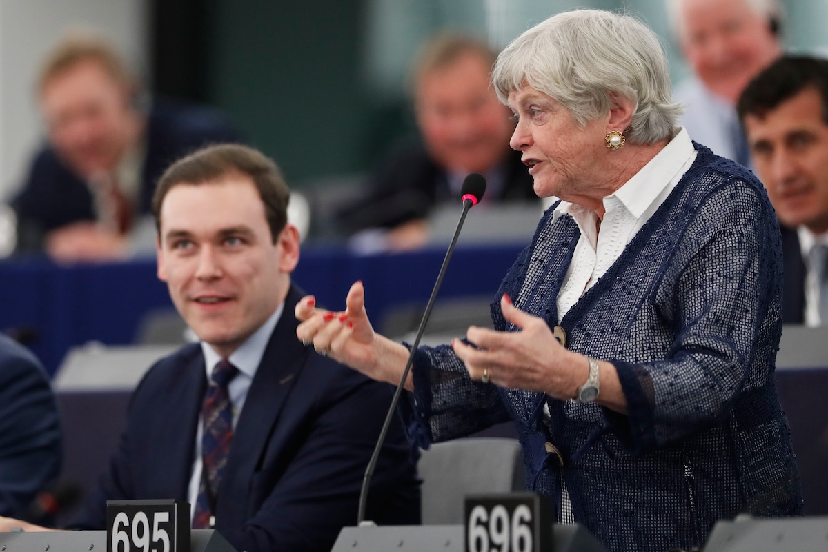 Nel Regno Unito è stato rilasciato l’uomo che era stato arrestato perché sospettato dell’omicidio di Ann Widdecombe, portavoce di Reform...