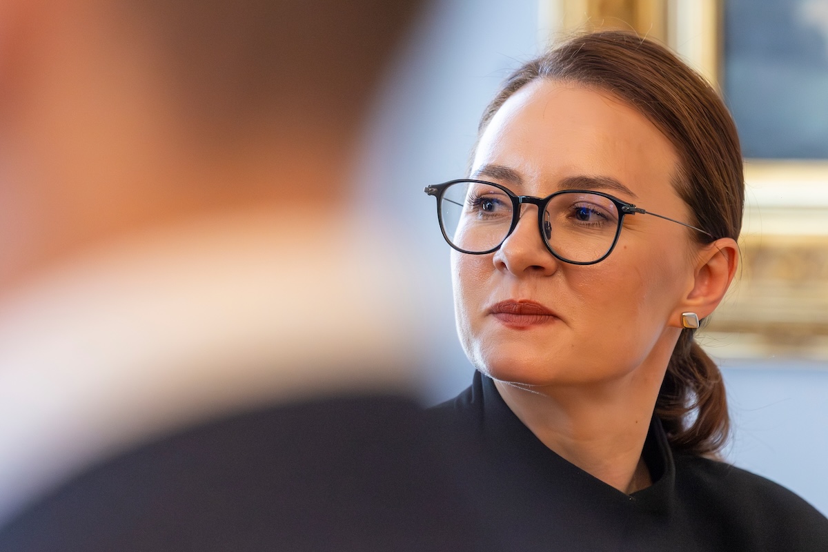 La prima ministra dell’Ucraina si dimetterà, in un rimpasto di governo voluto dal presidente Zelensky