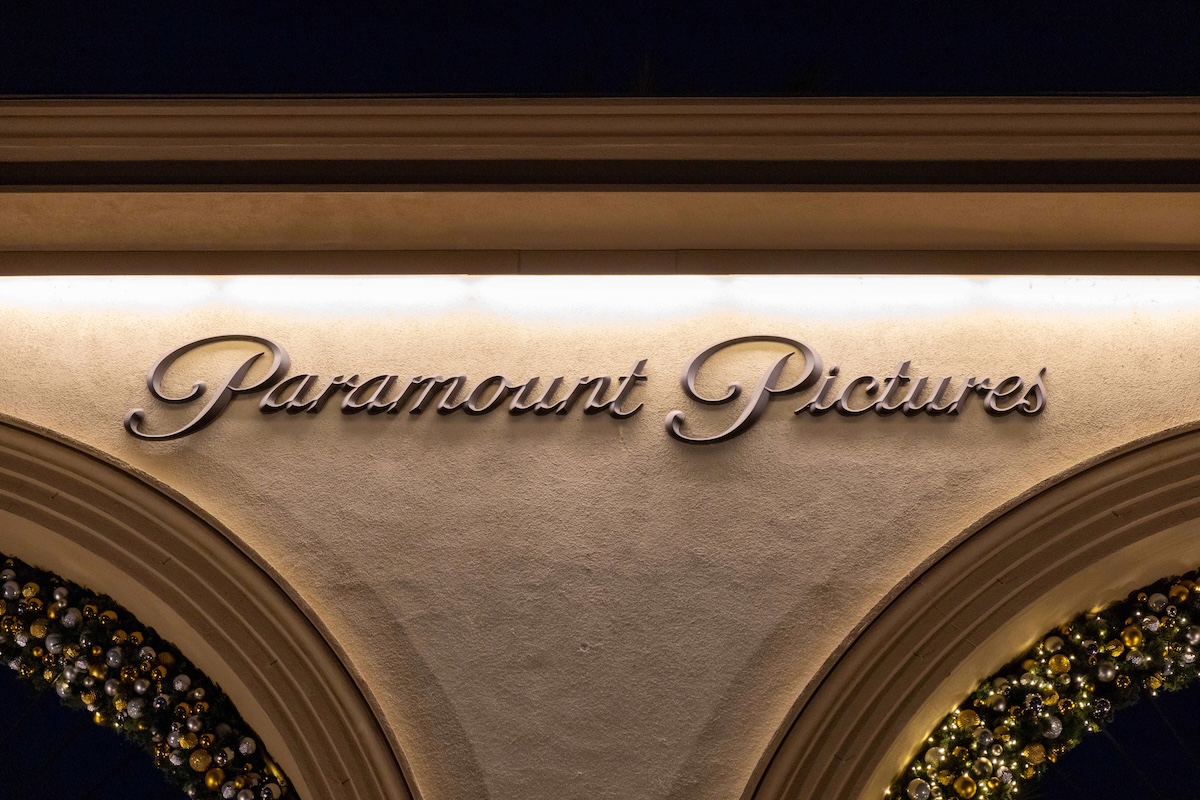 Negli Stati Uniti un gruppo di stati sta cercando di bloccare l’acquisizione di Warner Bros. da parte di Paramount