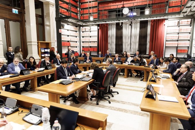 Come la destra vorrebbe cambiare il voto dall’estero