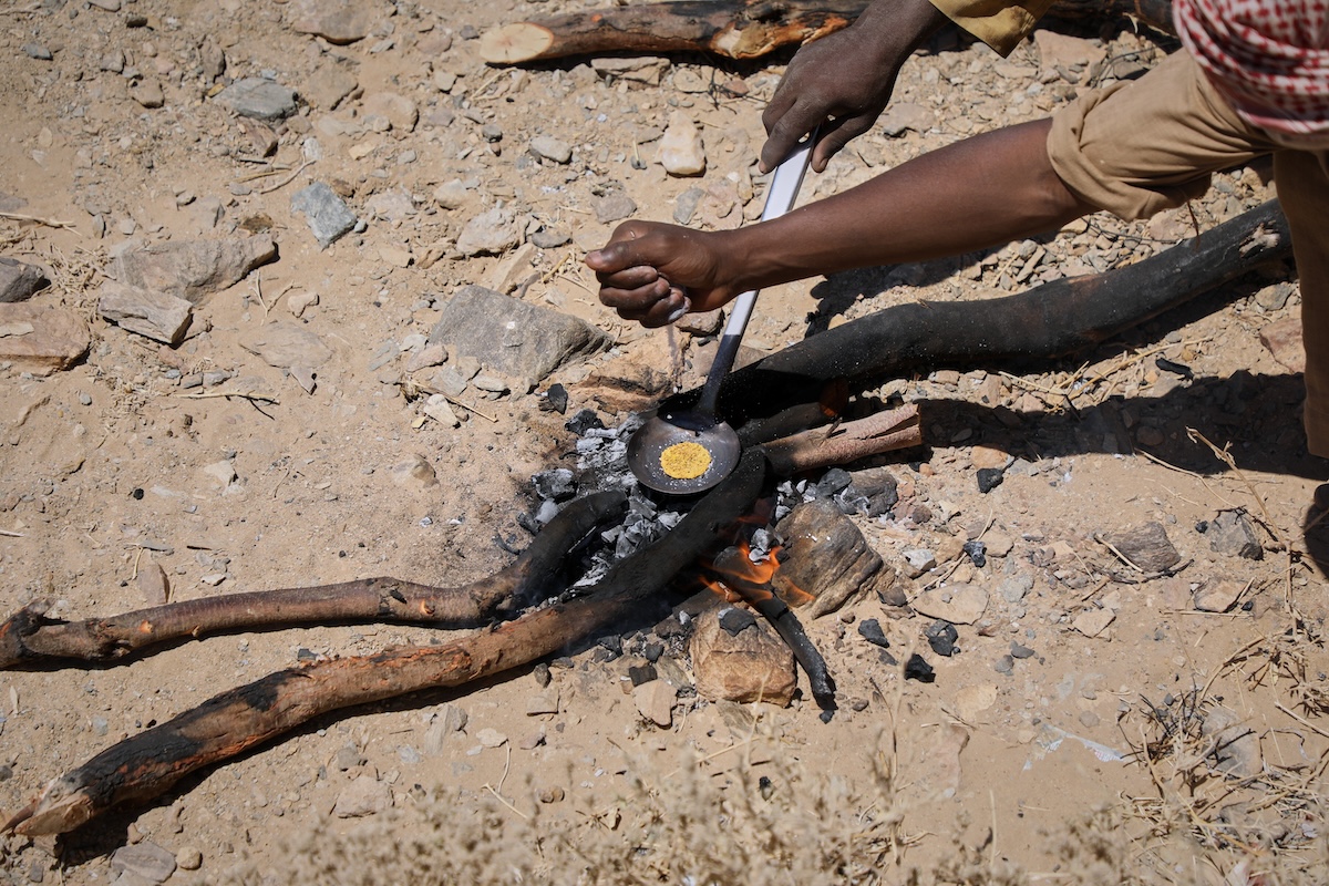 L’Unione Europea ha vietato l’importazione di oro dal Sudan, per limitare le fonti di finanziamento della guerra civile