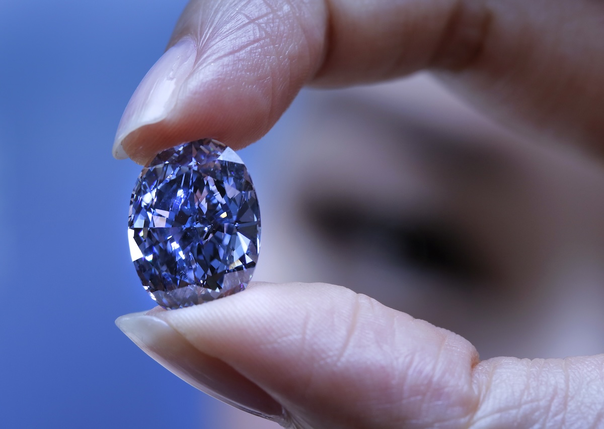 La società di diamanti De Beers sospenderà i lavori in una grande miniera del Sudafrica, per via della diminuzione della domanda
