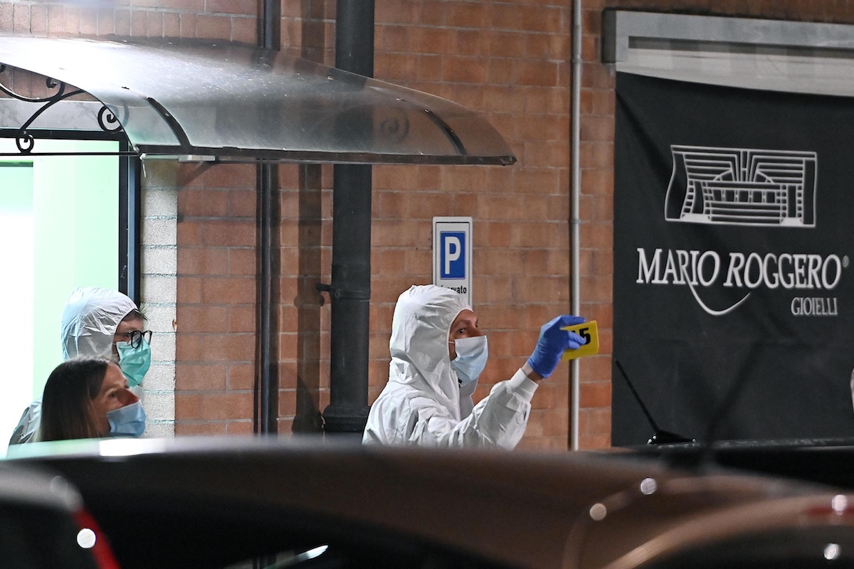 La Cassazione ha confermato la condanna per Mario Roggero, il gioielliere che nel 2021 uccise due rapinatori in provincia di Cuneo