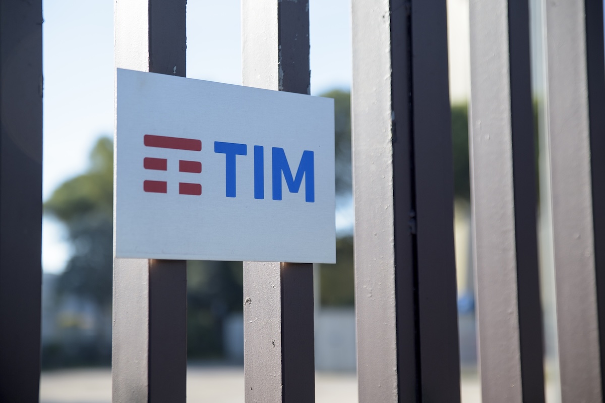 La Consob ha approvato l’offerta presentata da Poste Italiane per acquistare Tim