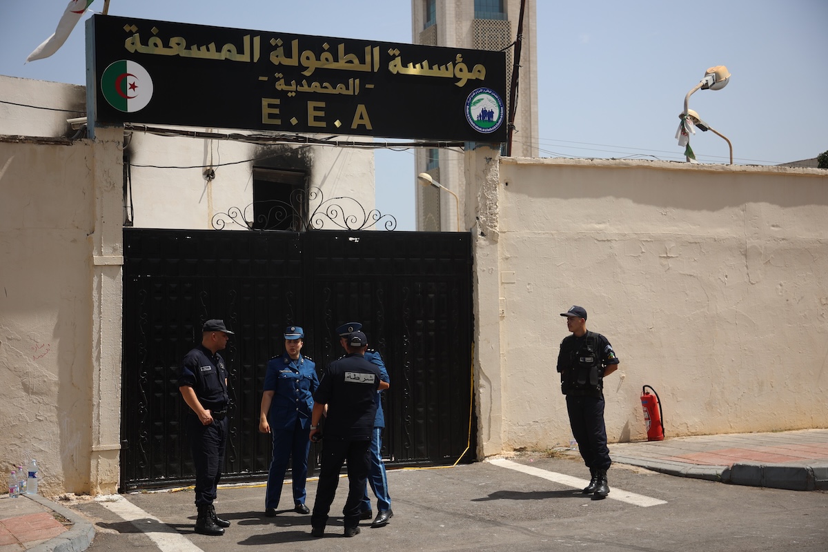 In Algeria almeno 11 persone sono morte nell’incendio di un istituto di assistenza per minori
