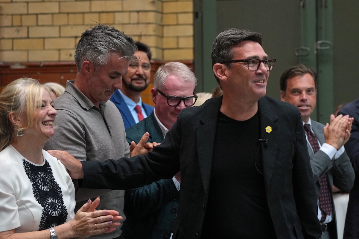 Andy Burnham durante un comizio a Manchester, il 29 giugno