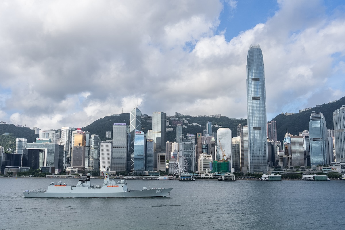 Gli Stati Uniti ristabiliranno i privilegi commerciali di Hong Kong, sospesi da Trump quattro anni fa