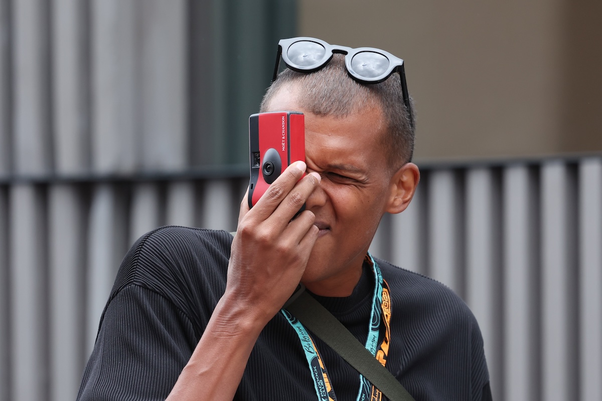 Il cantante belga Stromae al Gran Premio di Formula uno in Spa, Belgio (AP Photo/Omar Havana)