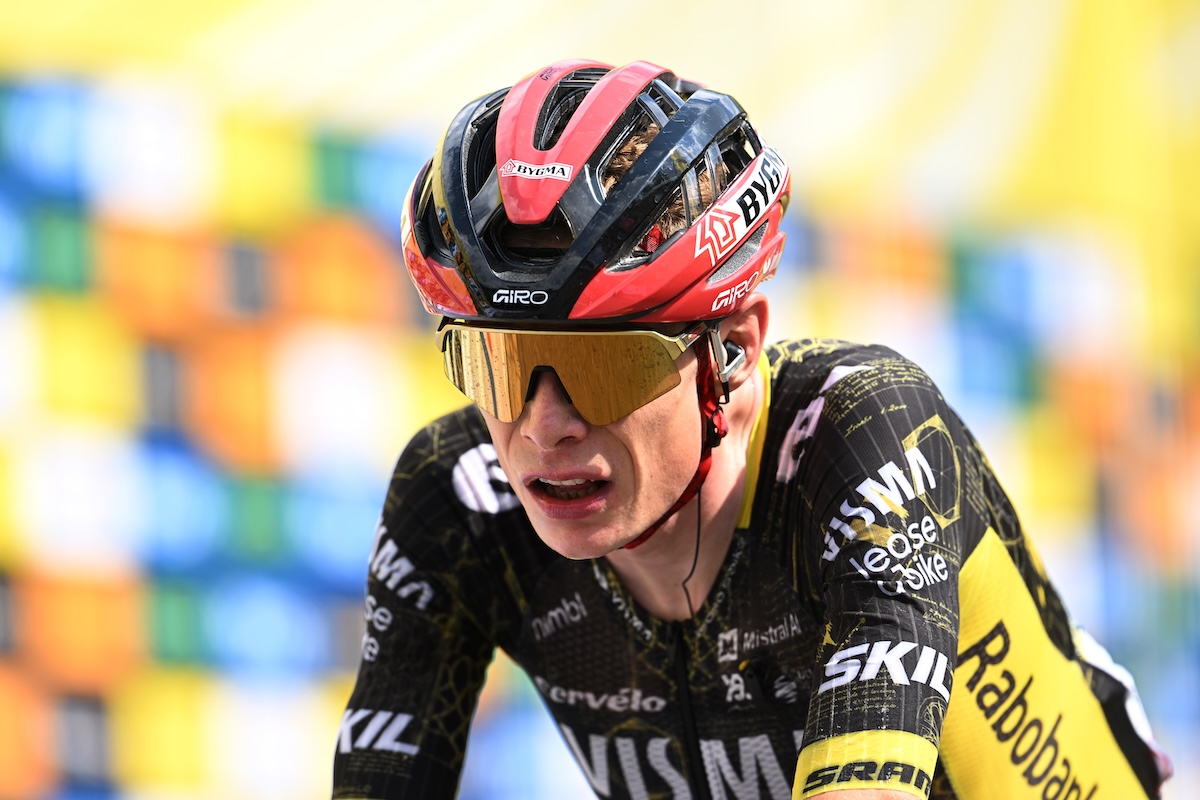Il ciclista danese Jonas Vingegaard è caduto e si è ritirato dal Tour de France