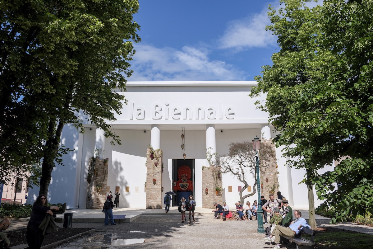 L’Unione Europea ha revocato i fondi alla Biennale di Venezia a causa della riapertura del padiglione russo