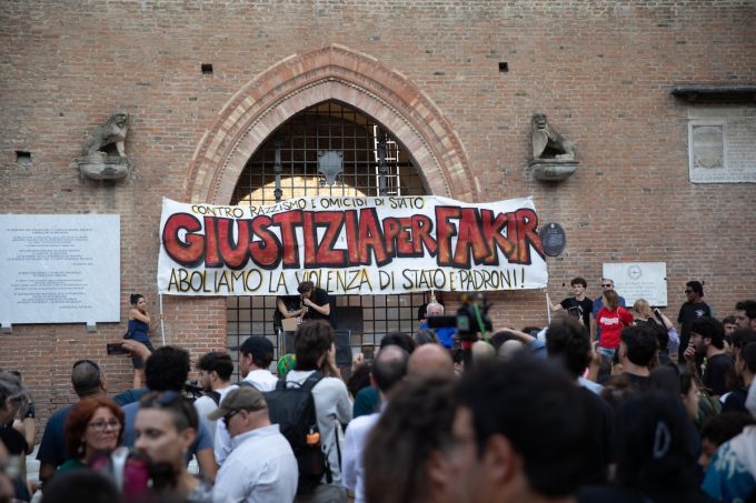 La chiamata per l’intervento della polizia che ha portato alla morte di Abderrahim Fakir a Bologna