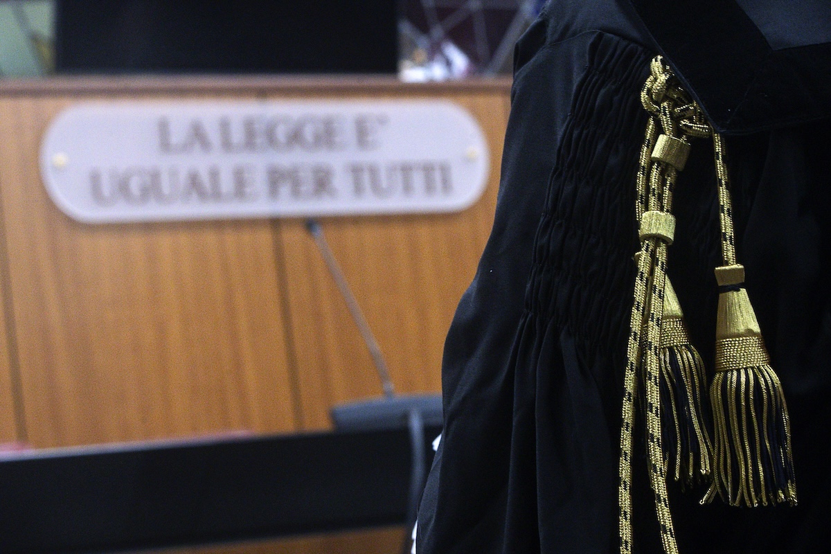 Un dipendente del ministero della Difesa è stato messo ai domiciliari con l’accusa di stalking e diffamazione ai danni di dirigenti e docenti della Lumsa