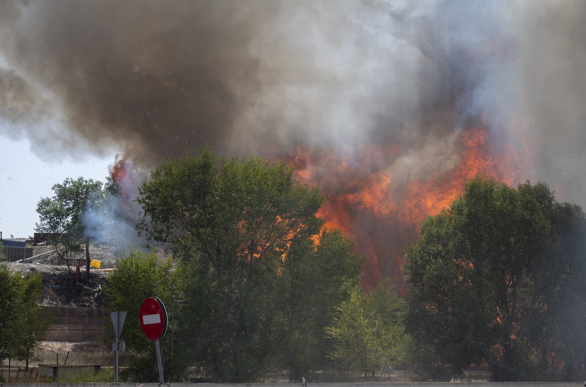 Ci sono più di 10mila persone evacuate per gli incendi nella comunità autonoma di Madrid