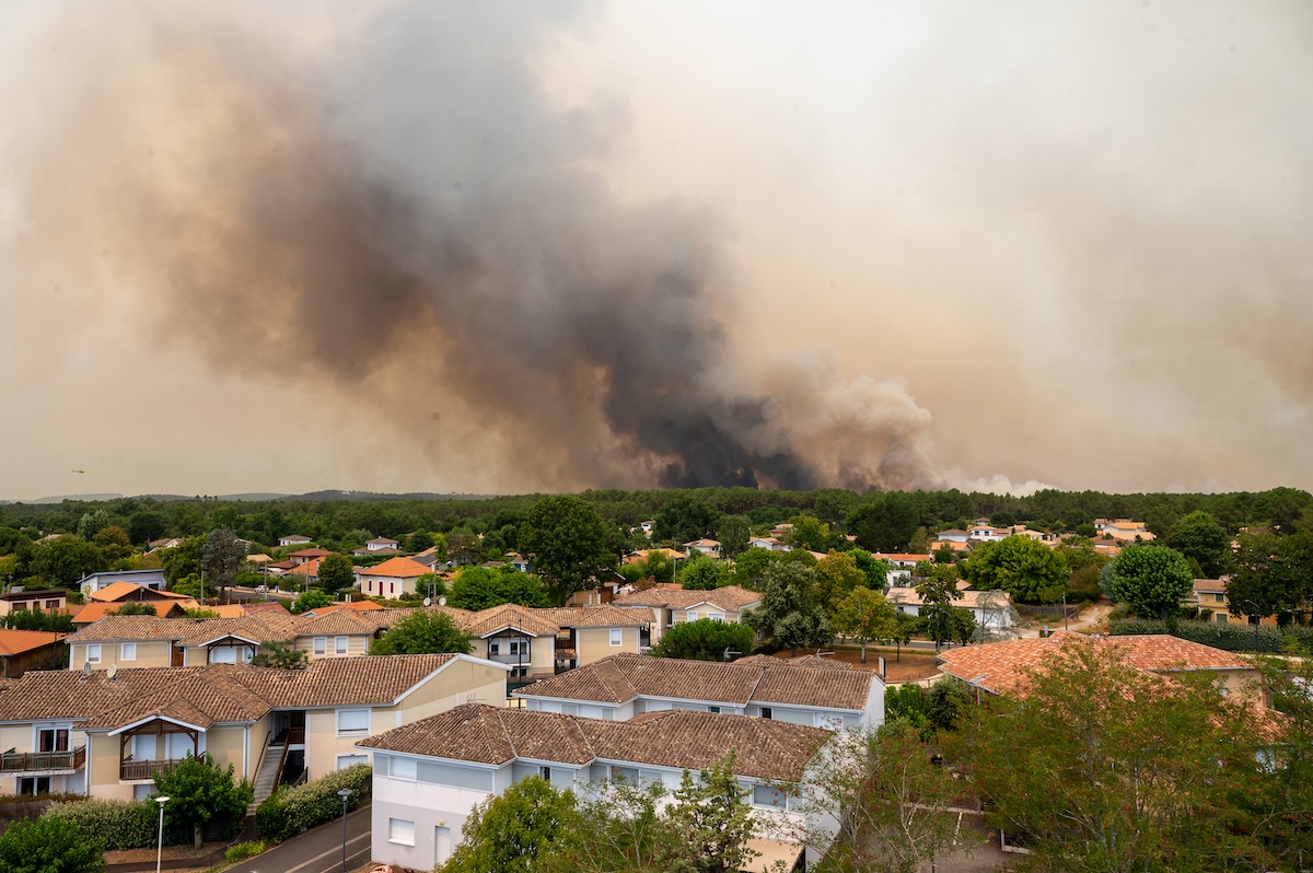 Nel sudovest della Francia è stata ordinata l’evacuazione della penisola di Lège-Cap-Ferret a causa di un incendio