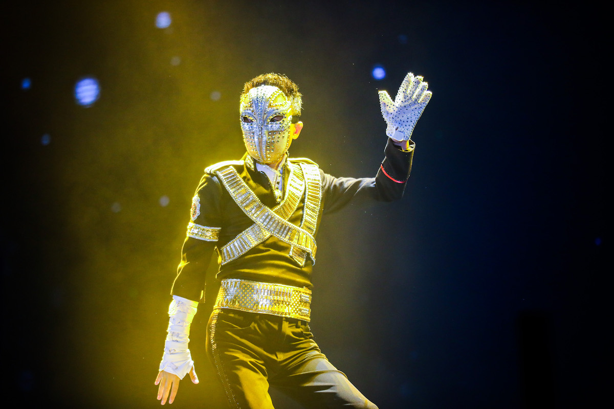 Jack Ma vestito da Michael Jackson a una festa aziendale di Alibaba nel 2017 (Photo by TPG/Getty Images)