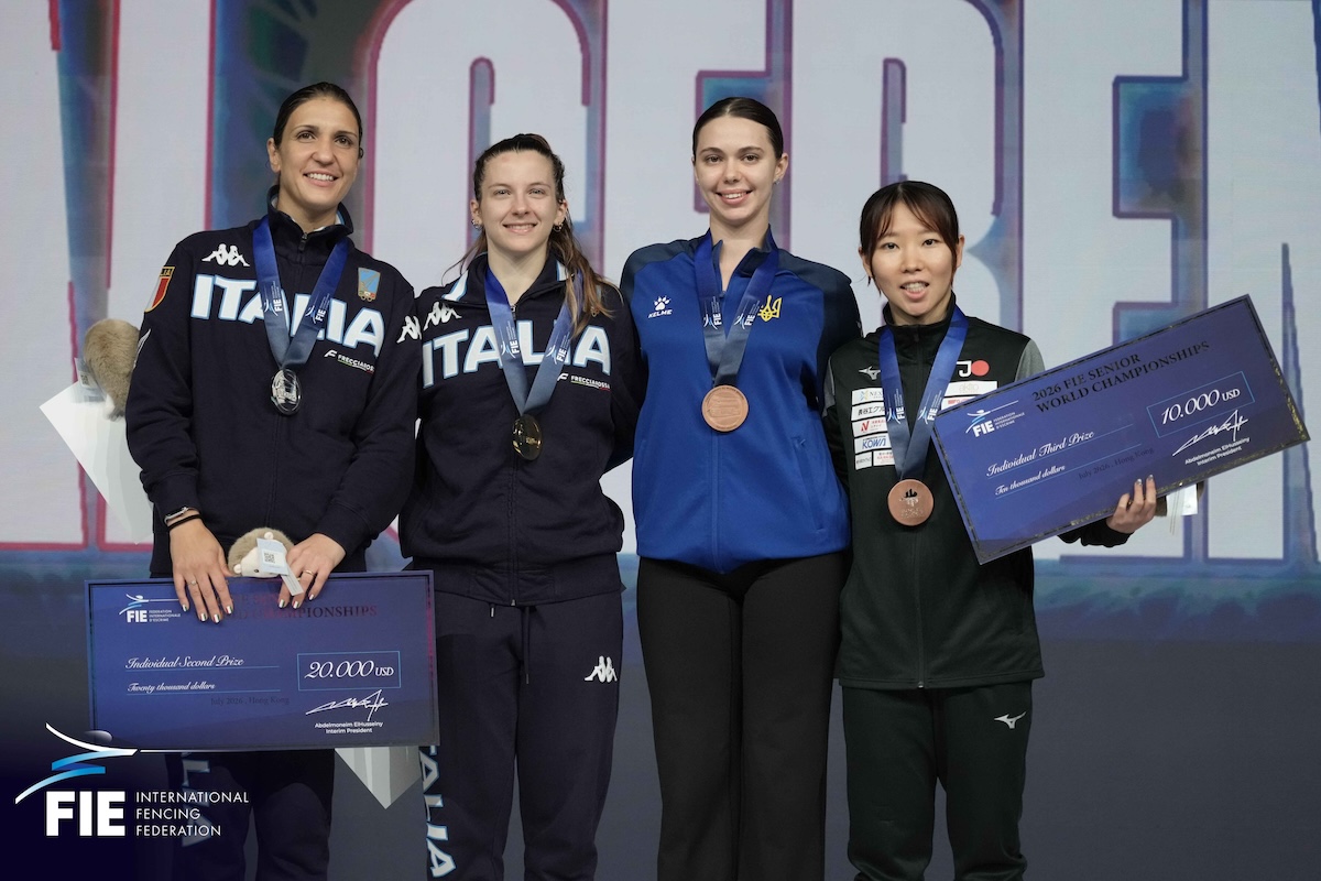 Martina Favaretto ha vinto l’oro nel fioretto ai Mondiali di scherma, dove l’Italia per ora è prima nel medagliere