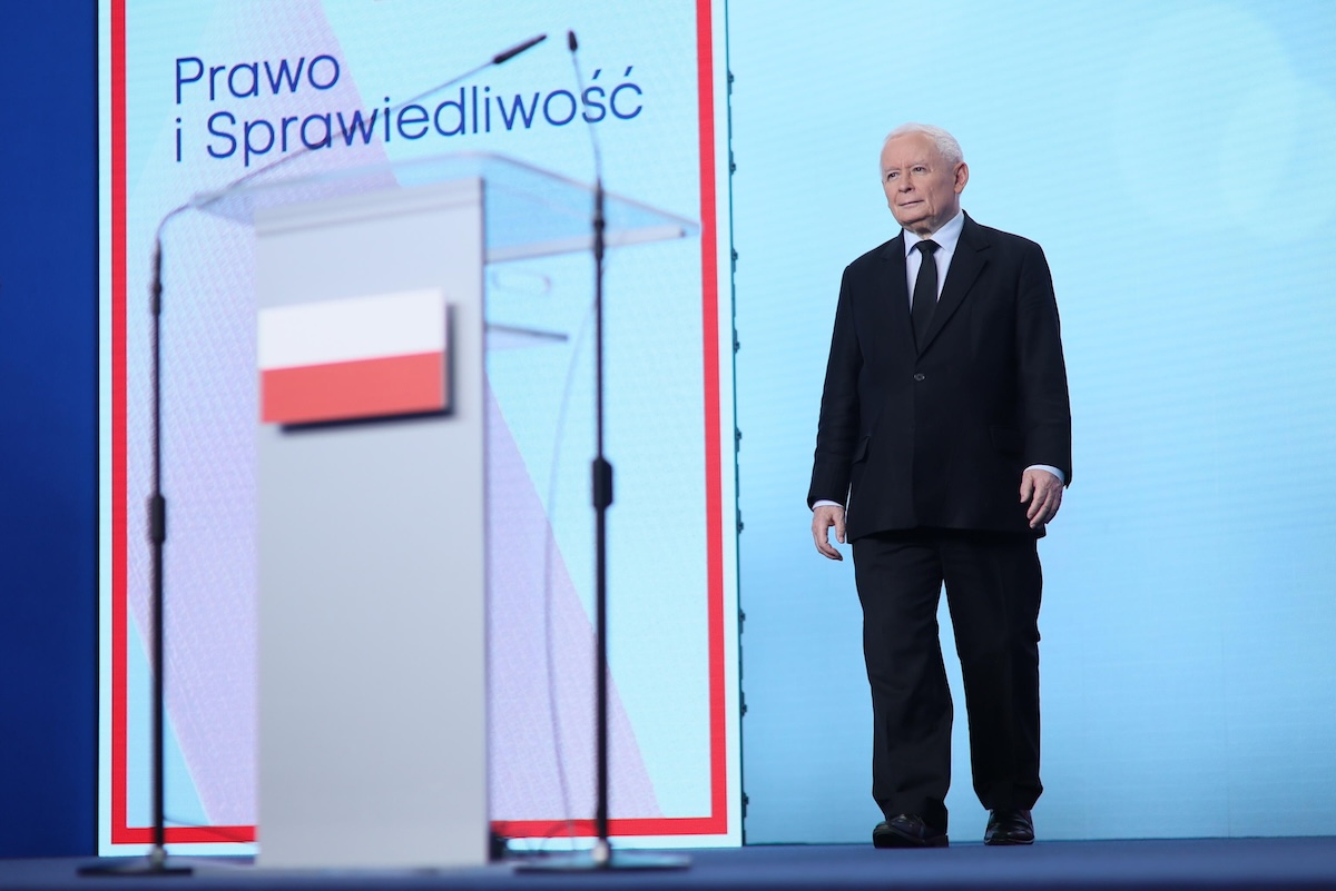 Jarosław Kaczyński durante un discorso nella sede di Diritto e Giustizia, il 24 luglio 