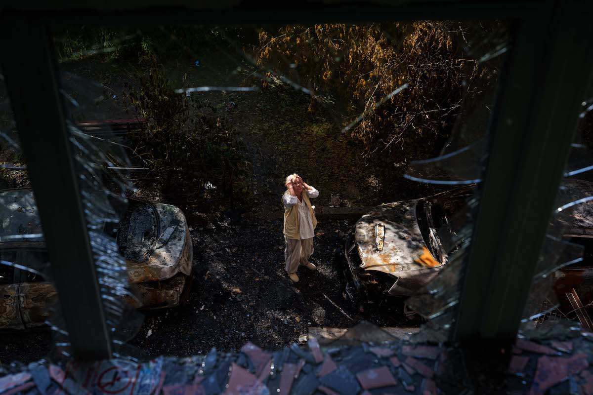 La Russia intanto continua a bombardare infrastrutture civili nelle città ucraine: qui Kyiv a giugno 2026 (AP Photo/Evgeniy Maloletka)