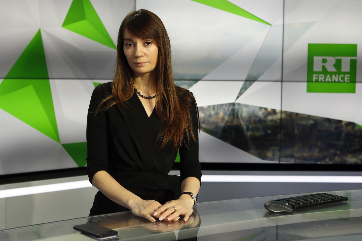 La Francia ha ordinato l’espulsione di Xenia Fedorova, una delle più note opinioniste filorusse sulla tv francese