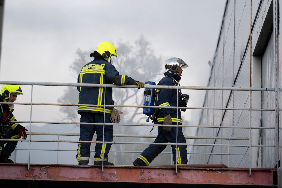 Due pompieri sono morti negli incendi in corso sull’isola greca di Creta