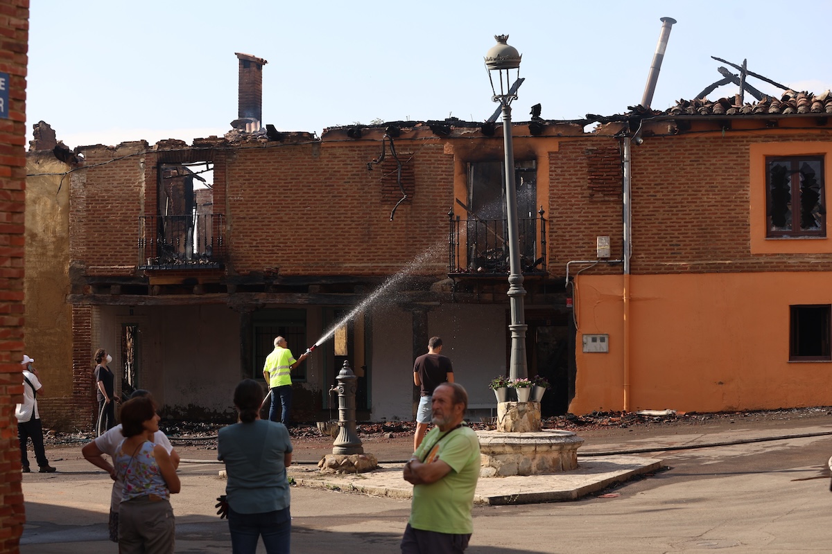 Case bruciate a Castro Del Condado, in Castiglia e León, il 30 luglio