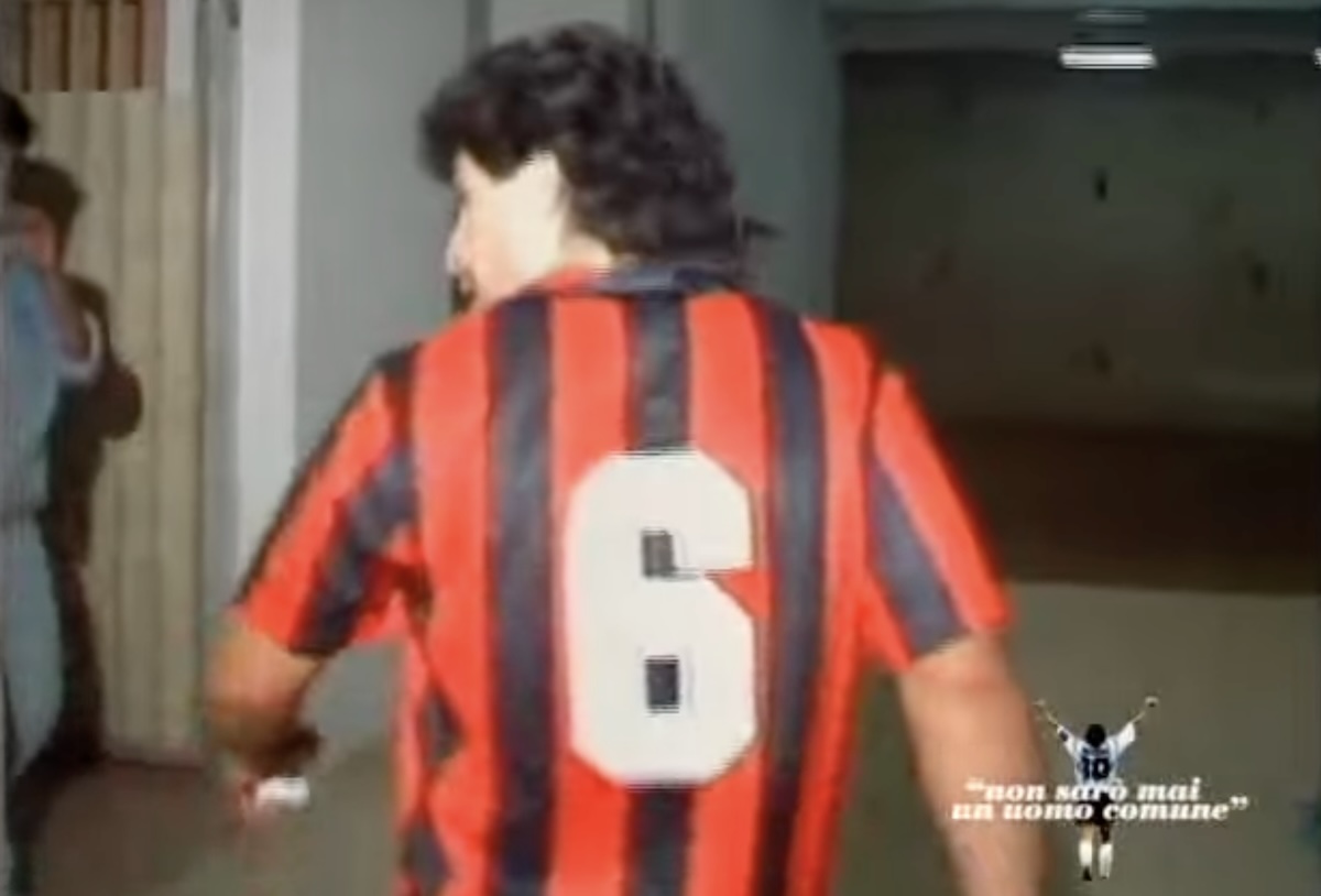 Leggi l'articolo: Quando Maradona indossò la maglia di Baresi perché lo considerava «il massimo come difensore»