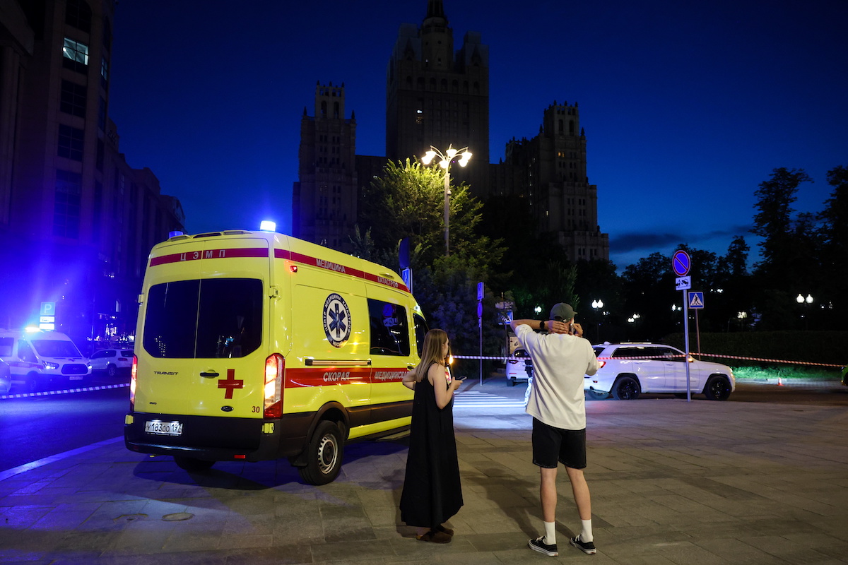 Almeno tre persone sono morte a causa di un’esplosione in piazza Kudrinskaya, a Mosca