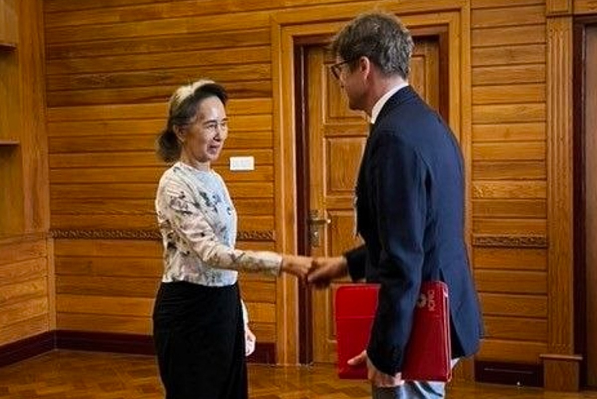 Il governo del Myanmar ha detto che Aung San Suu Kyi ha incontrato un dirigente della Croce Rossa: è il primo incontro pubblico dal...