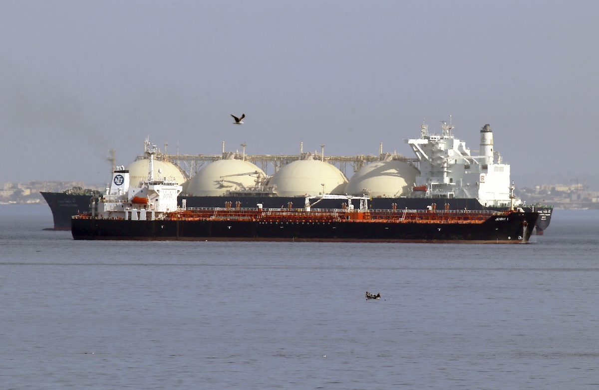La Russia sta espandendo la sua “flotta fantasma” di navi metaniere per aggirare le sanzioni sul gas naturale