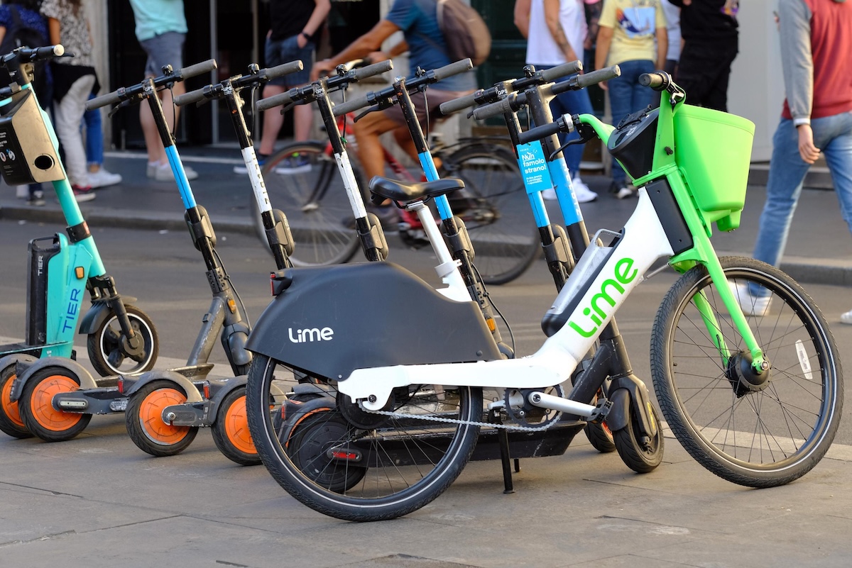 L’antitrust ha multato per 2,7 milioni di euro le società di micromobilità Bird, Lime e Dott per pratiche commerciali scorrette a Roma