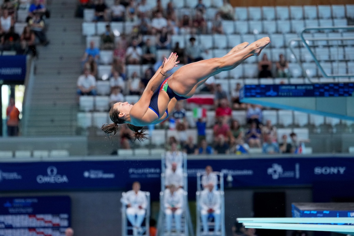 Chiara Pellacani ed Elisa Pizzini hanno vinto l’oro nei tuffi sincronizzati da 3 metri agli Europei di Parigi