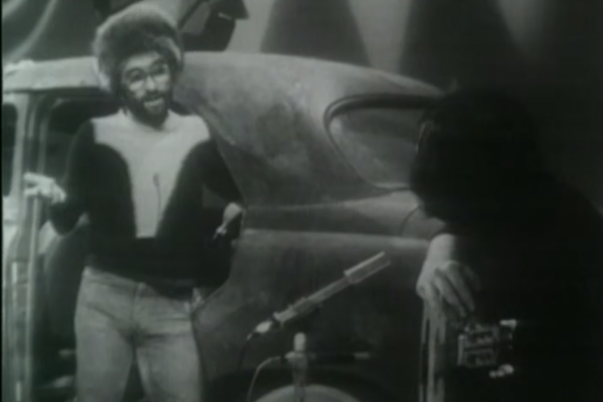 Leggi l'articolo: Il particolare rapporto tra Francesco Guccini e Lucio Dalla, in un video d’epoca