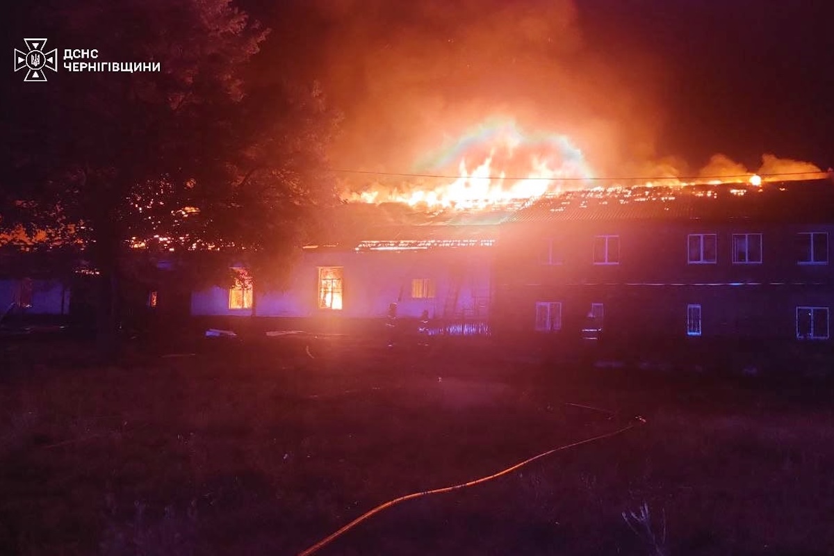 Tre persone sono state uccise in un bombardamento russo vicino a Kyiv
