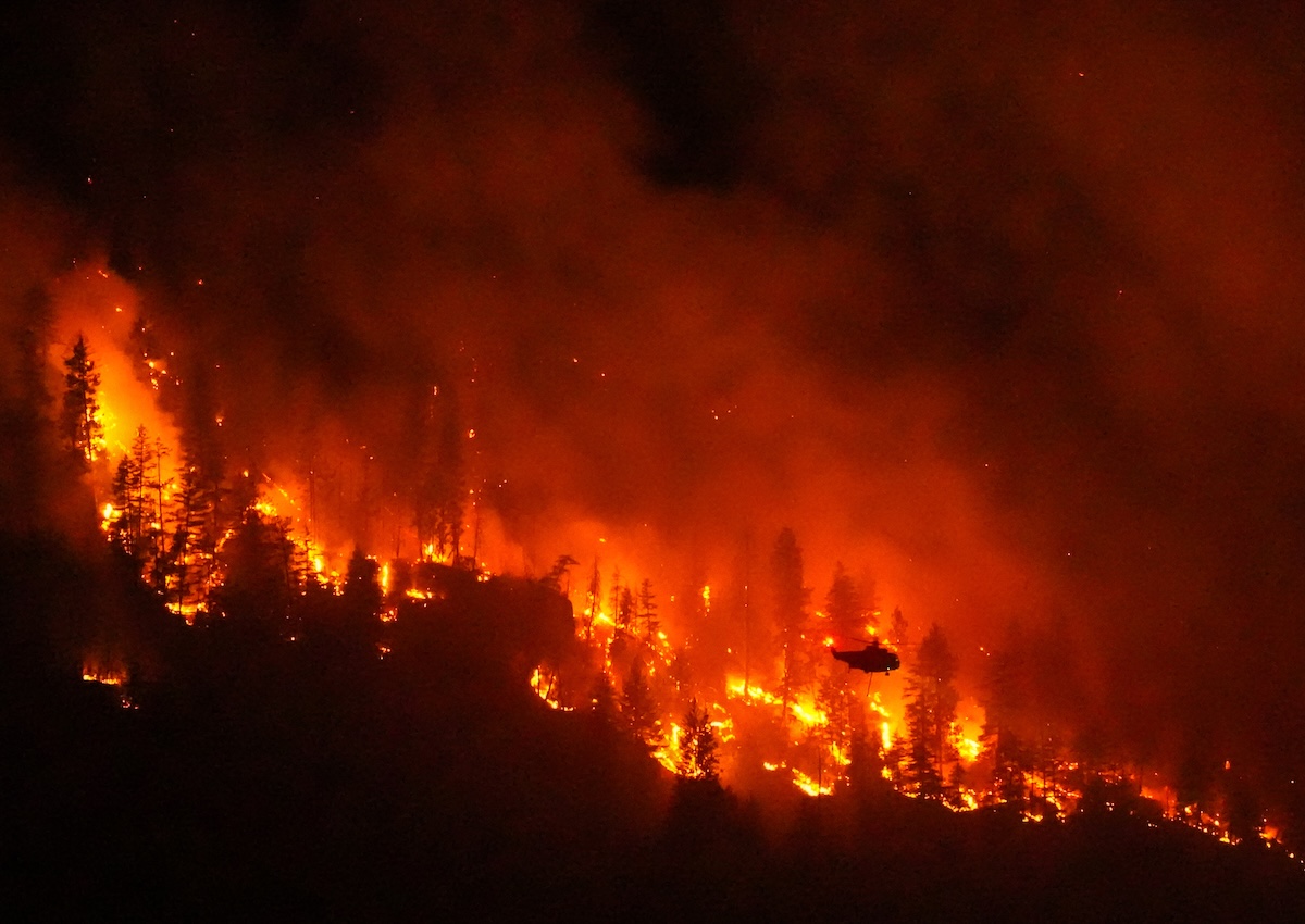 Almeno 20mila persone sono state evacuate a causa di un grave incendio nel sud-ovest del Canada