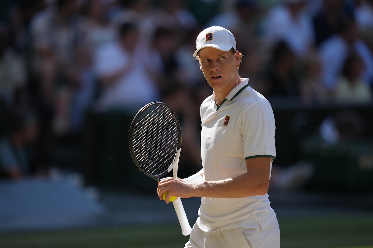 Jannik Sinner non parteciperà al torneo Masters 1000 di Cincinnati per un problema al ginocchio